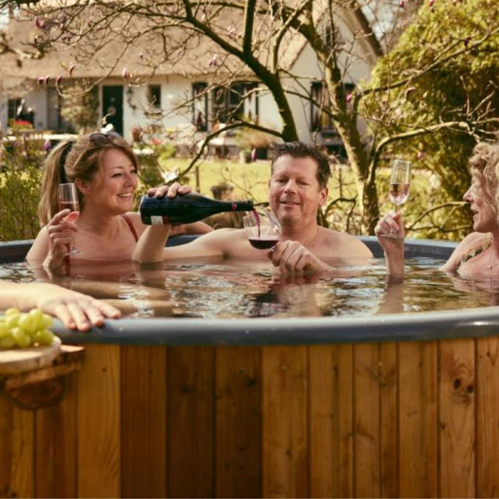 houtgestookte-hottub-wellness-tuin