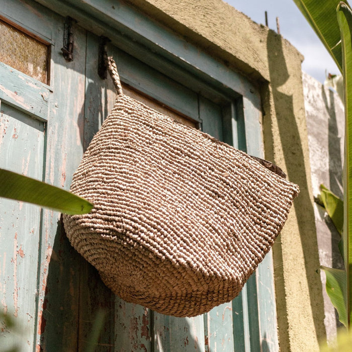 Wandmand UTARA Hangende opbergmand gemaakt van Raffia